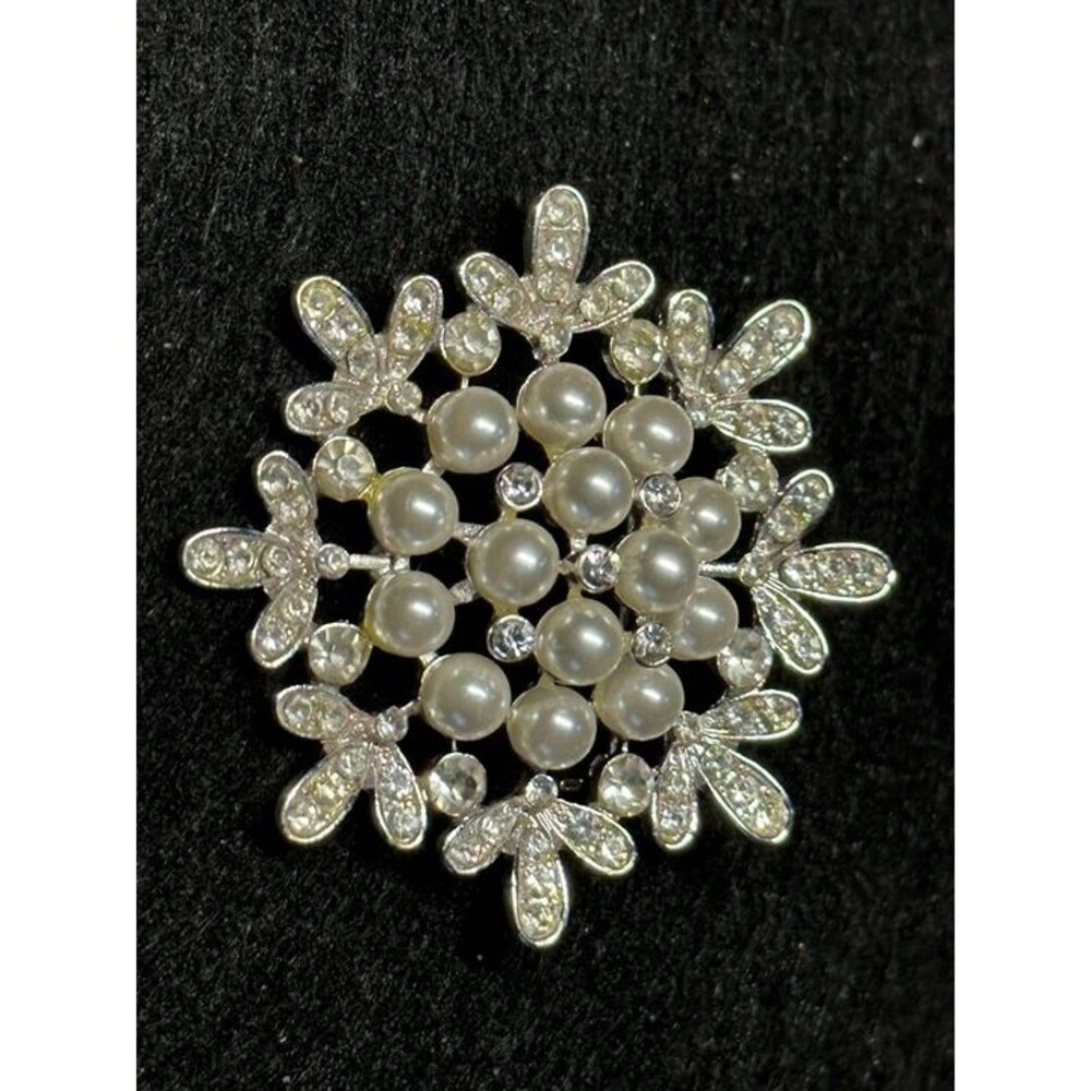silver tone pearl and rhinestone snowflake flower brooch pin vintage style nwt